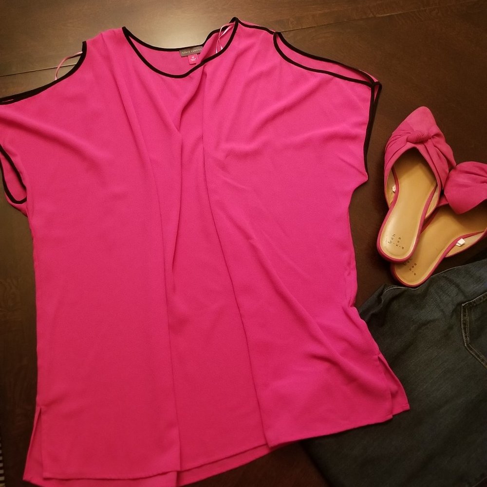 Like New 2X Vince Camuto Cold Shoulder Pink Top
